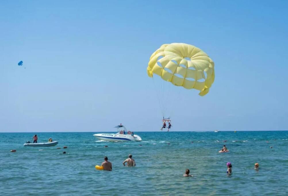 Live And Experience Al Marjan Island 1br Apartment
